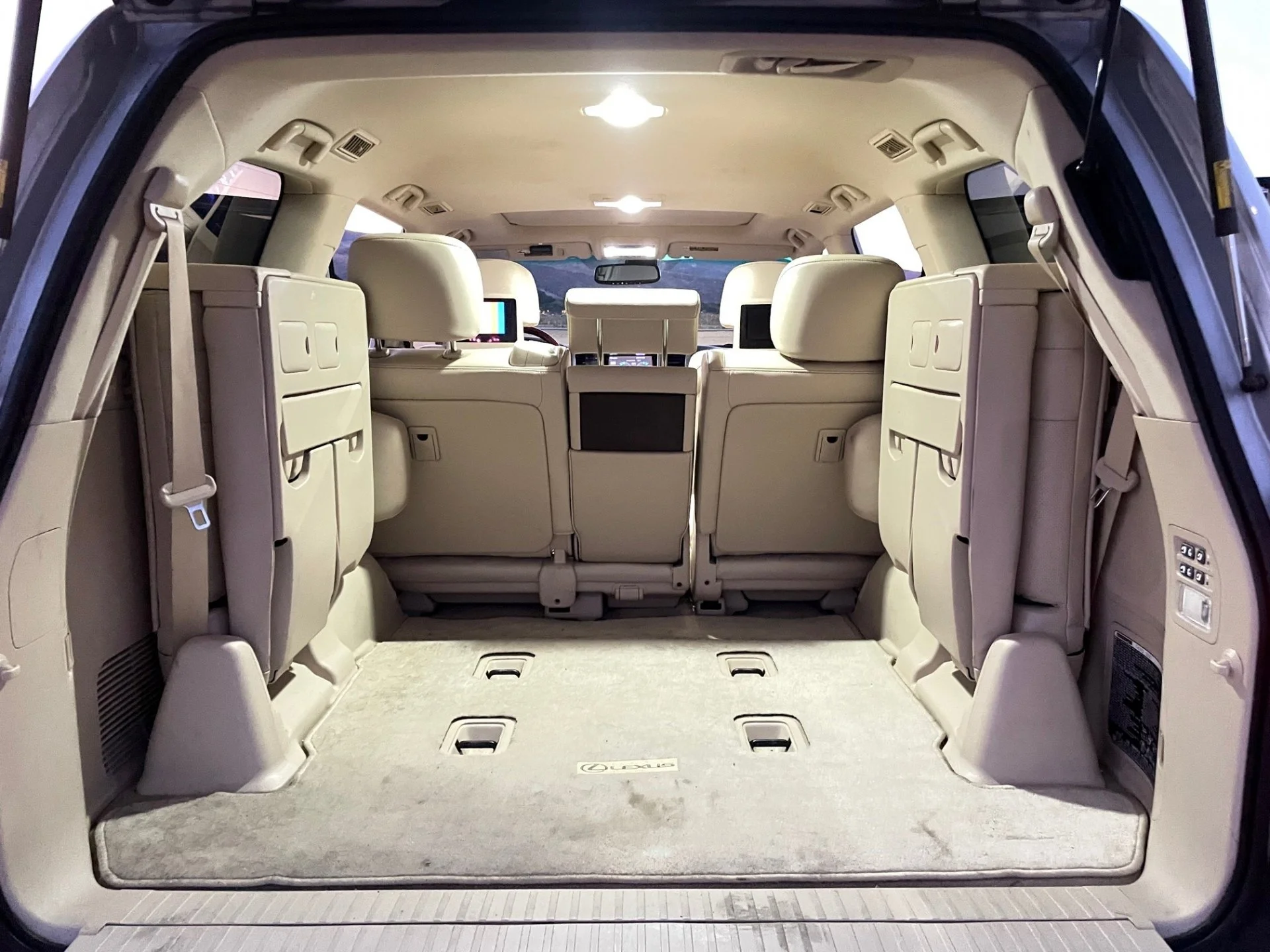 LED - Rear with Cargo Light Off.jpg