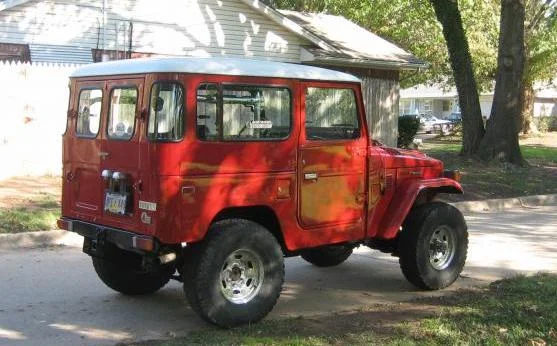 Lee's FJ40 Side View 2.webp