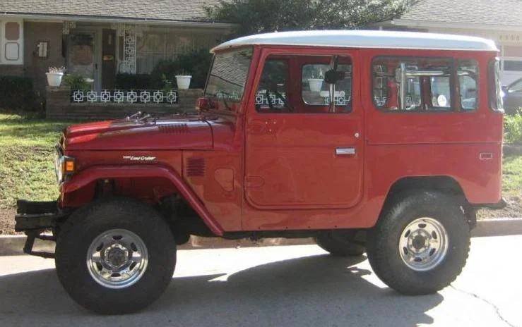 Lee's FJ40 Side View.webp