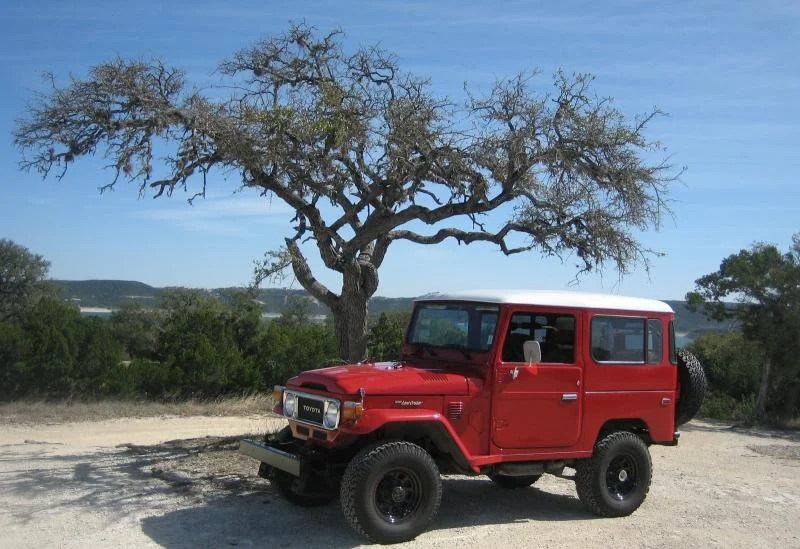 Lee'sFJ40-LakeTravis.webp