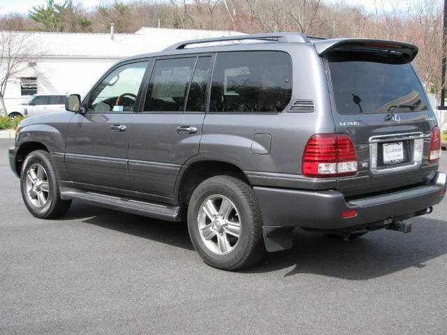 lexus-lx-470-2007-10.webp
