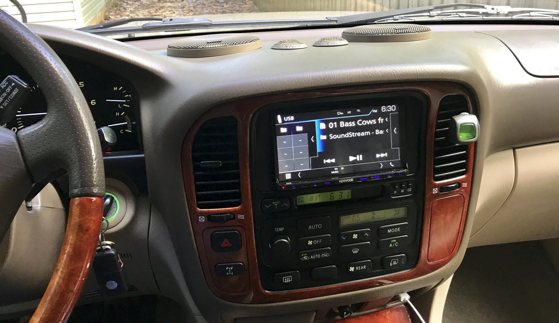 Lexus LX 470 Pictures #19.webp