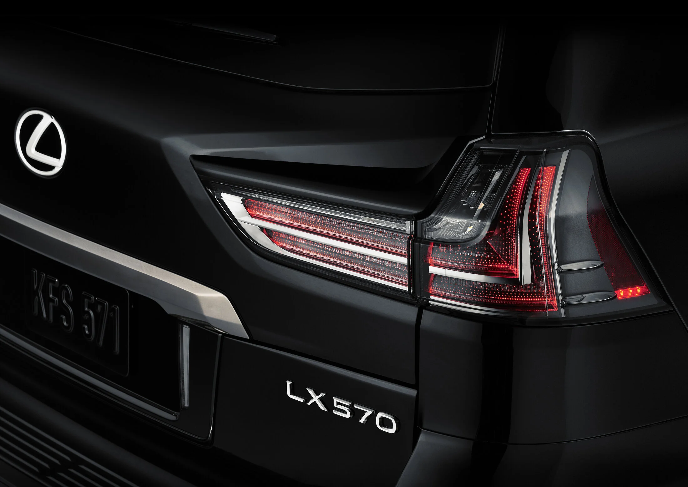Lexus_LXI_taillight_.webp
