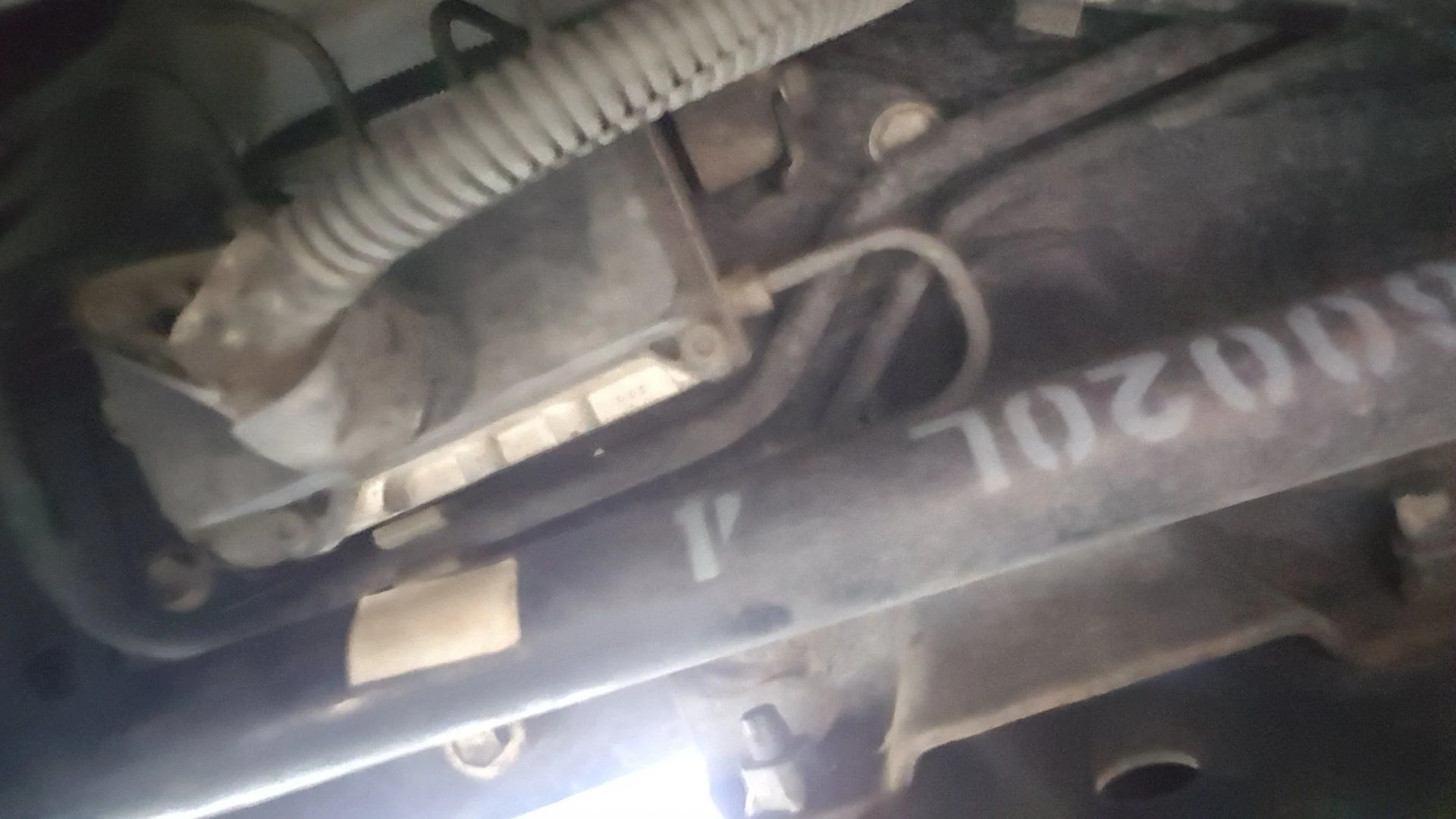 LH Torsion Bar on 2006 LC100 with AHC and 1HD-FTE  .webp