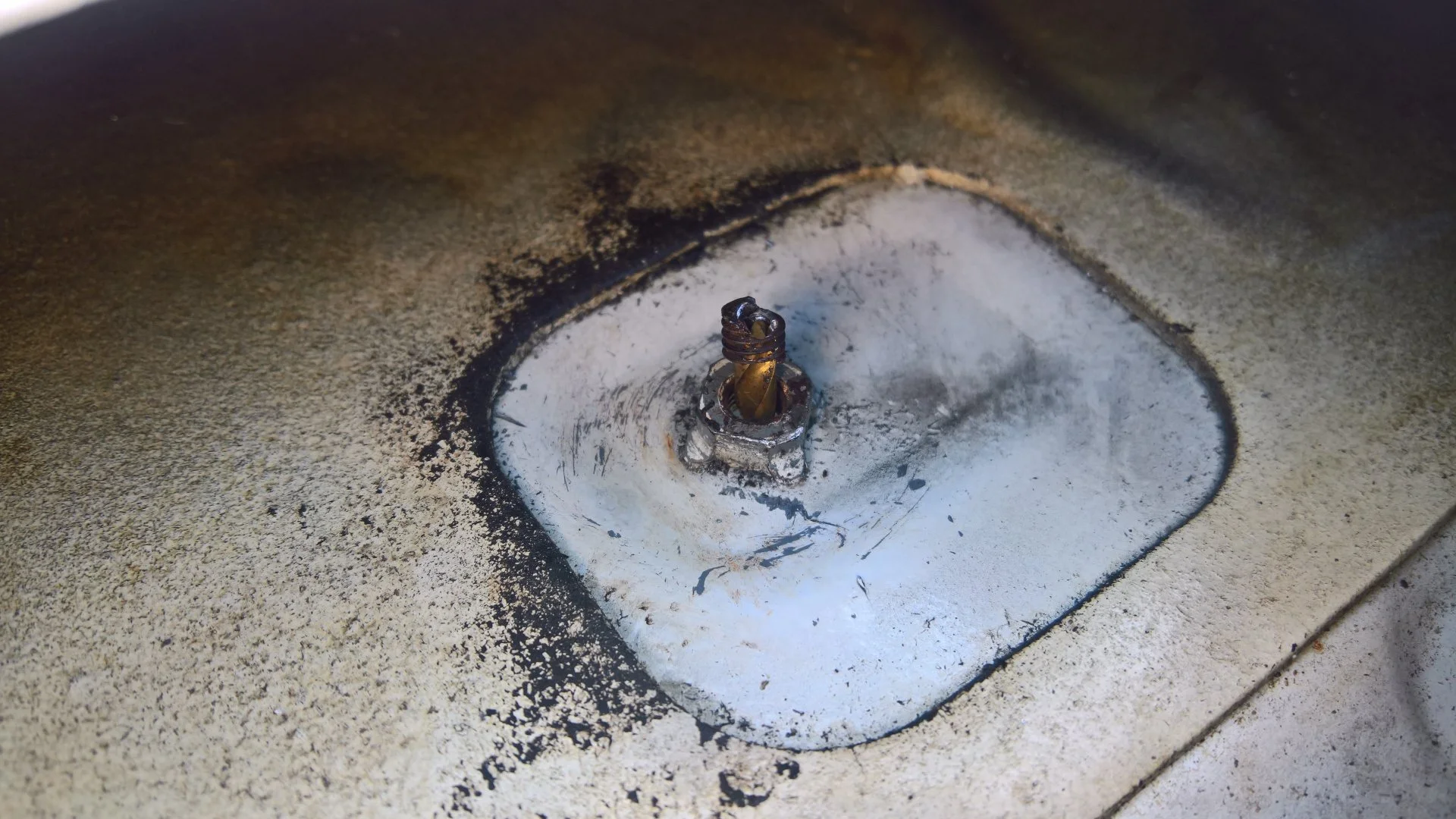 License plate screw threads on drill bit.jpg