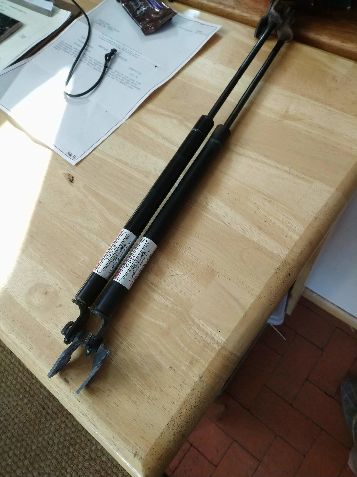 lift gate struts for 80.webp