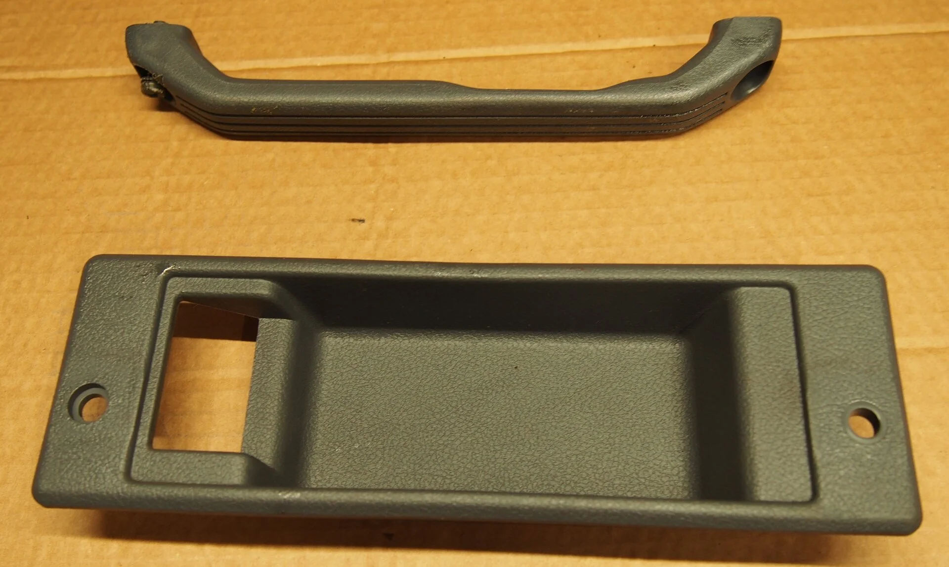 Liftgate handle and trim.webp