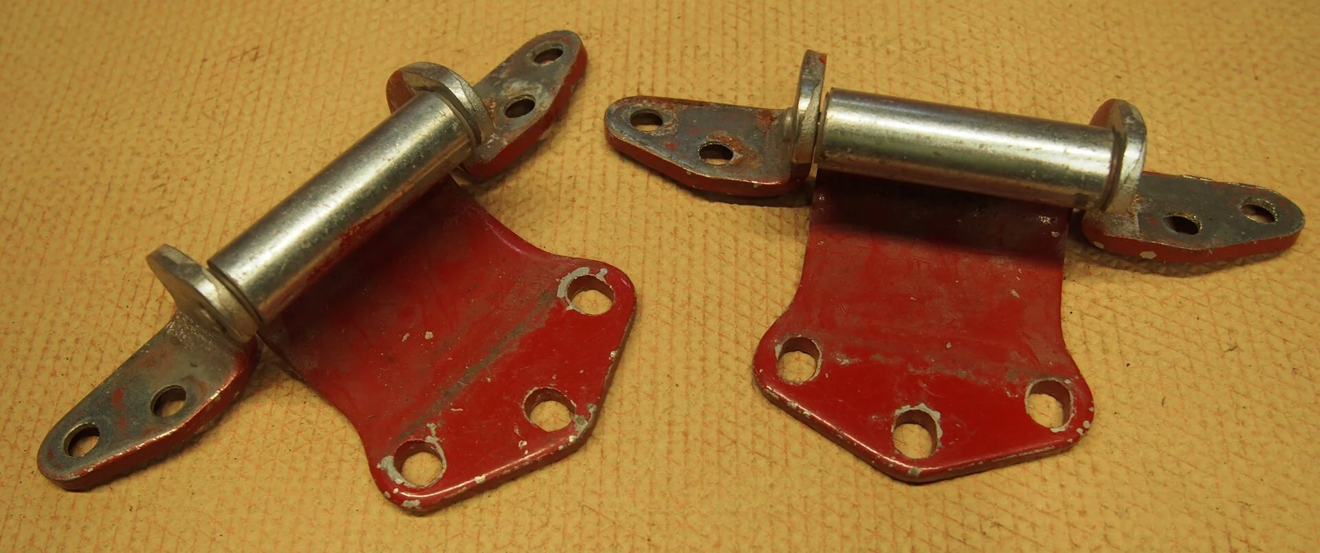 Liftgate hinges 1.JPG