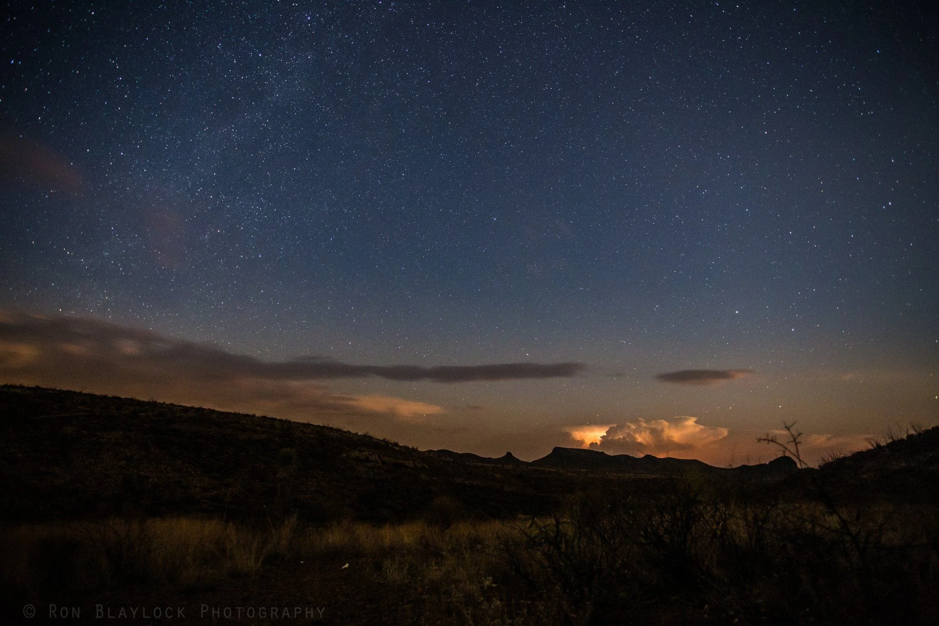 Lightning at Guale at night_2.webp