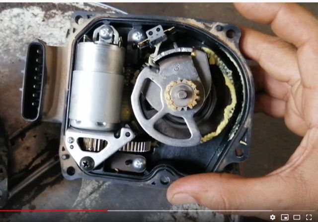 Lower head gear alignment (note switch position).jpeg
