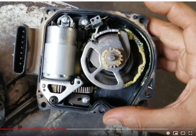 Lower head gear alignment (note switch position).webp