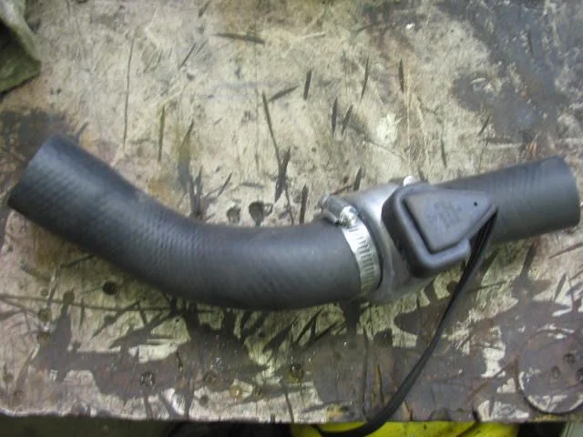 lower rad hose heater install HZJ77 004.webp