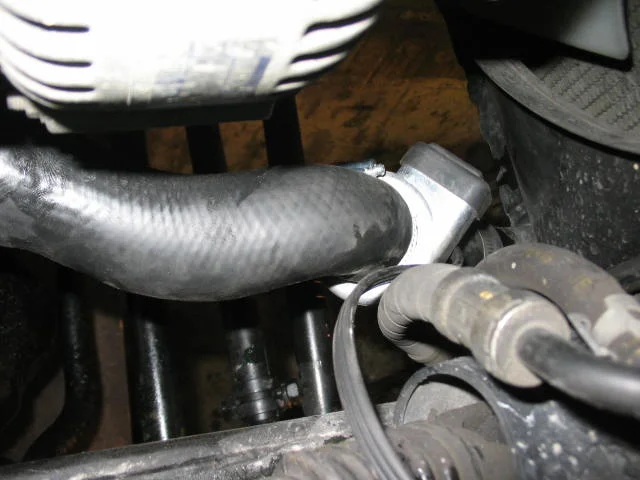 lower rad hose heater install HZJ77 007.webp