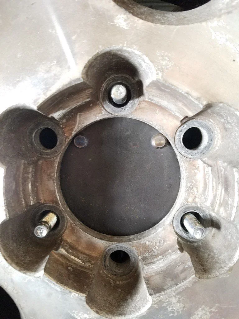 Lug bolts in center.webp