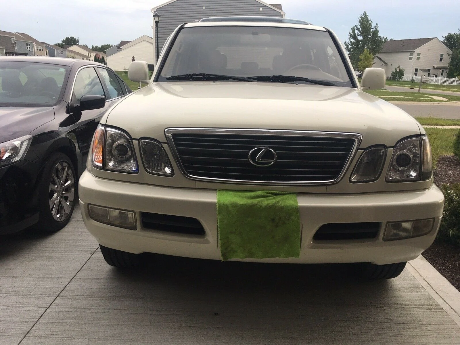 lx 470 2.webp