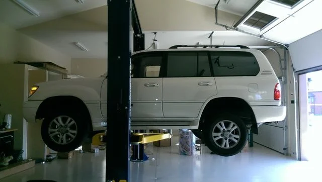 LX 470 lift 2.webp