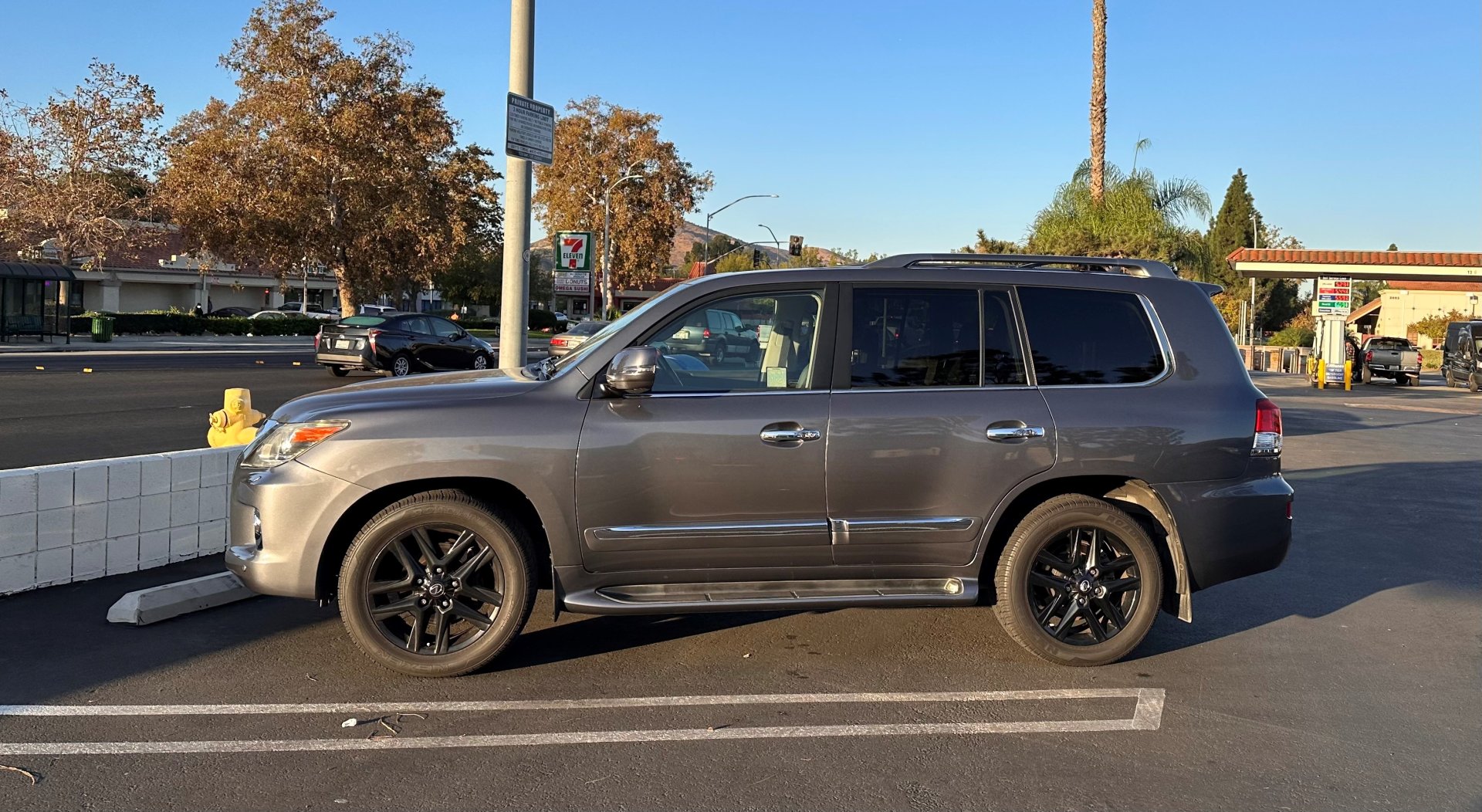 LX 570.jpg