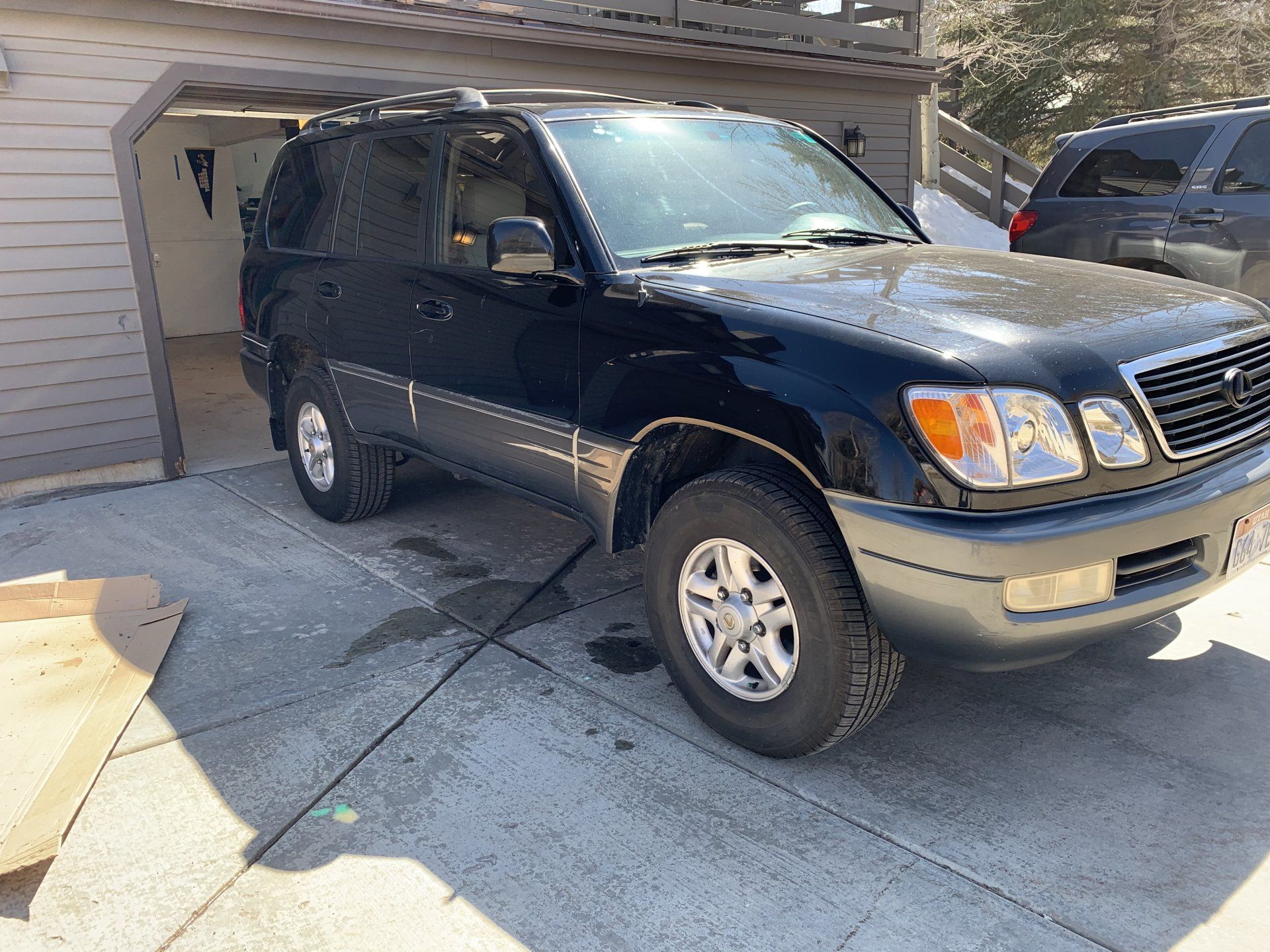 LX without running boards.jpeg