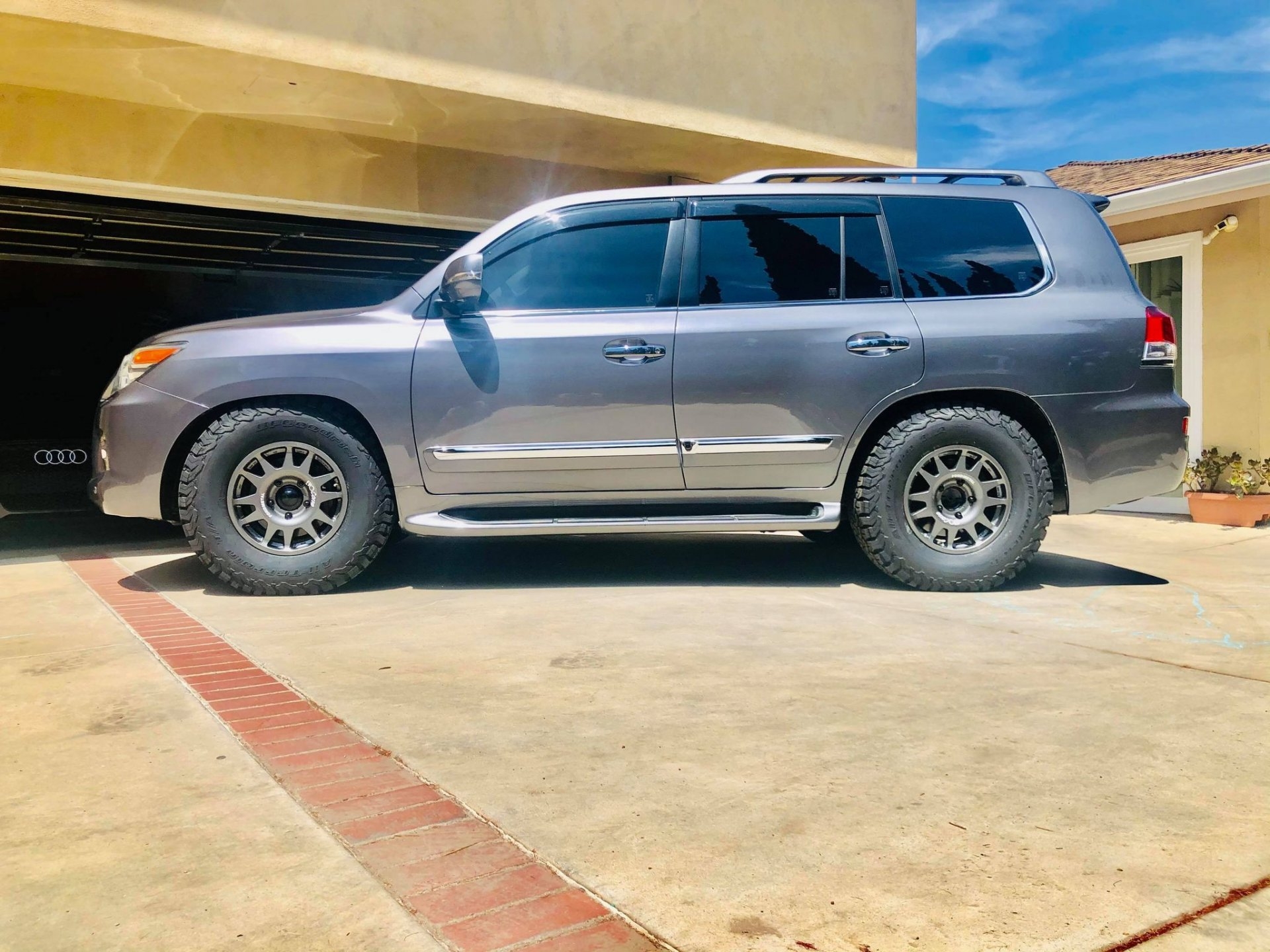 lx1.jpg