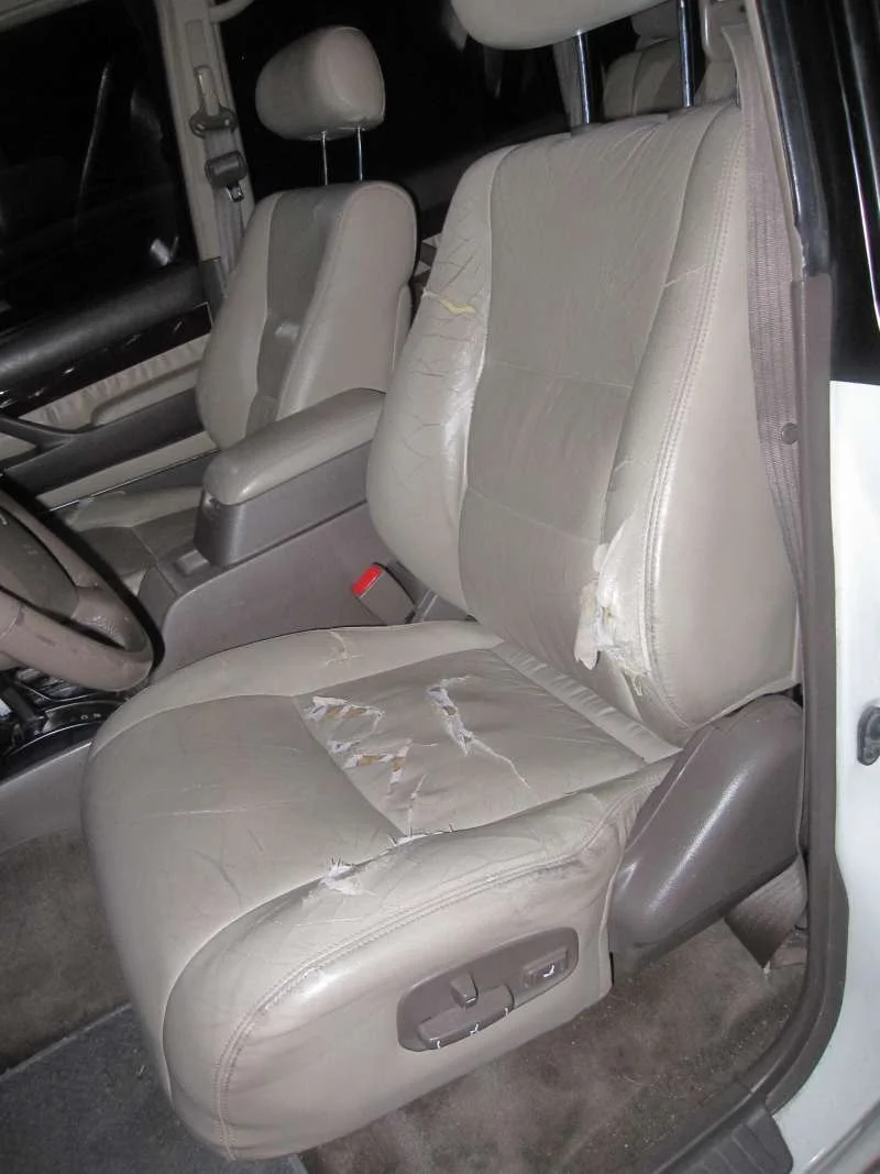 LX450_FrontSeatLeather.webp