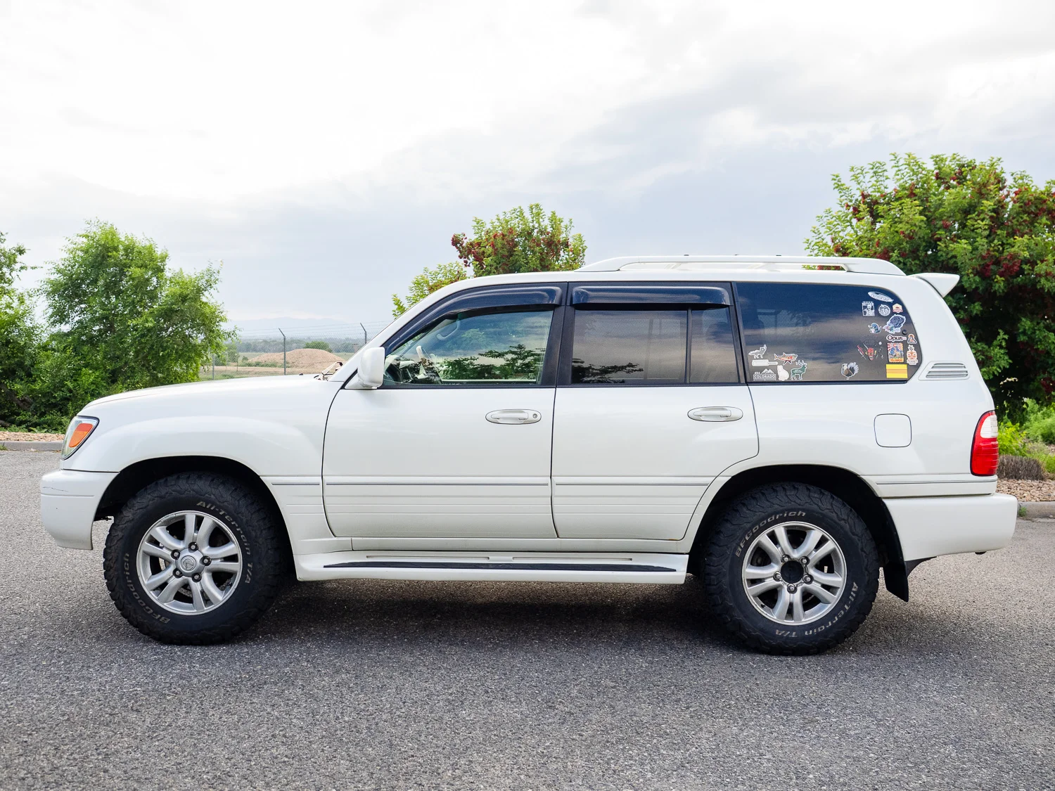 LX470-03.webp
