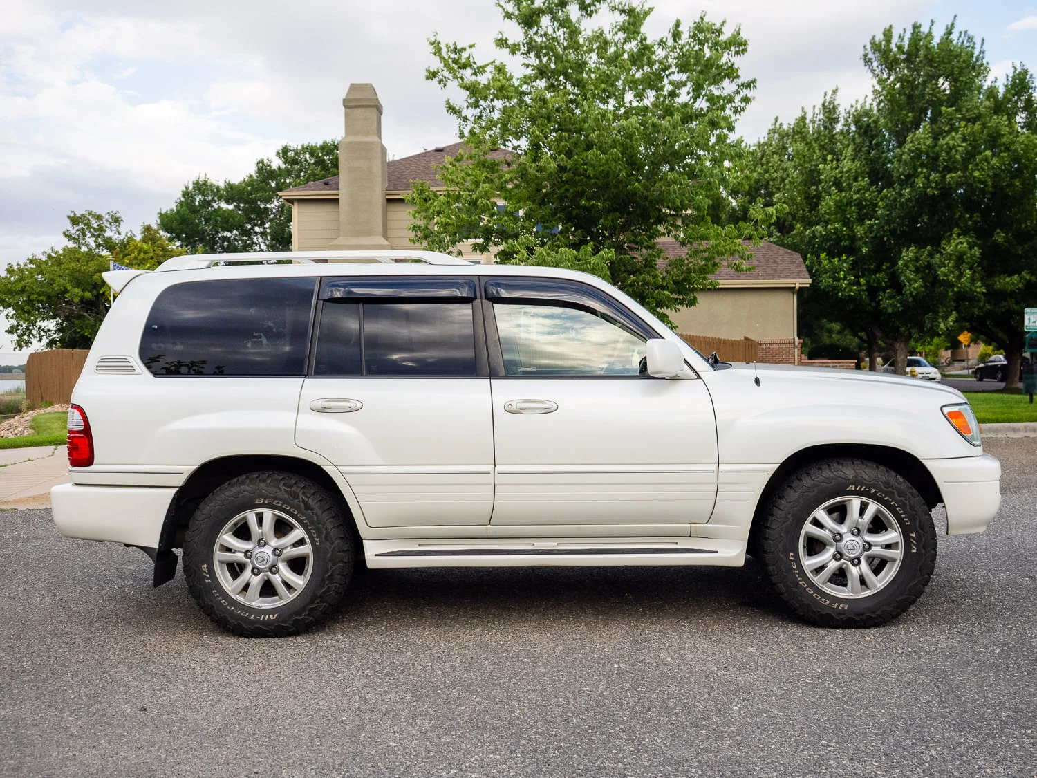 LX470-07.webp