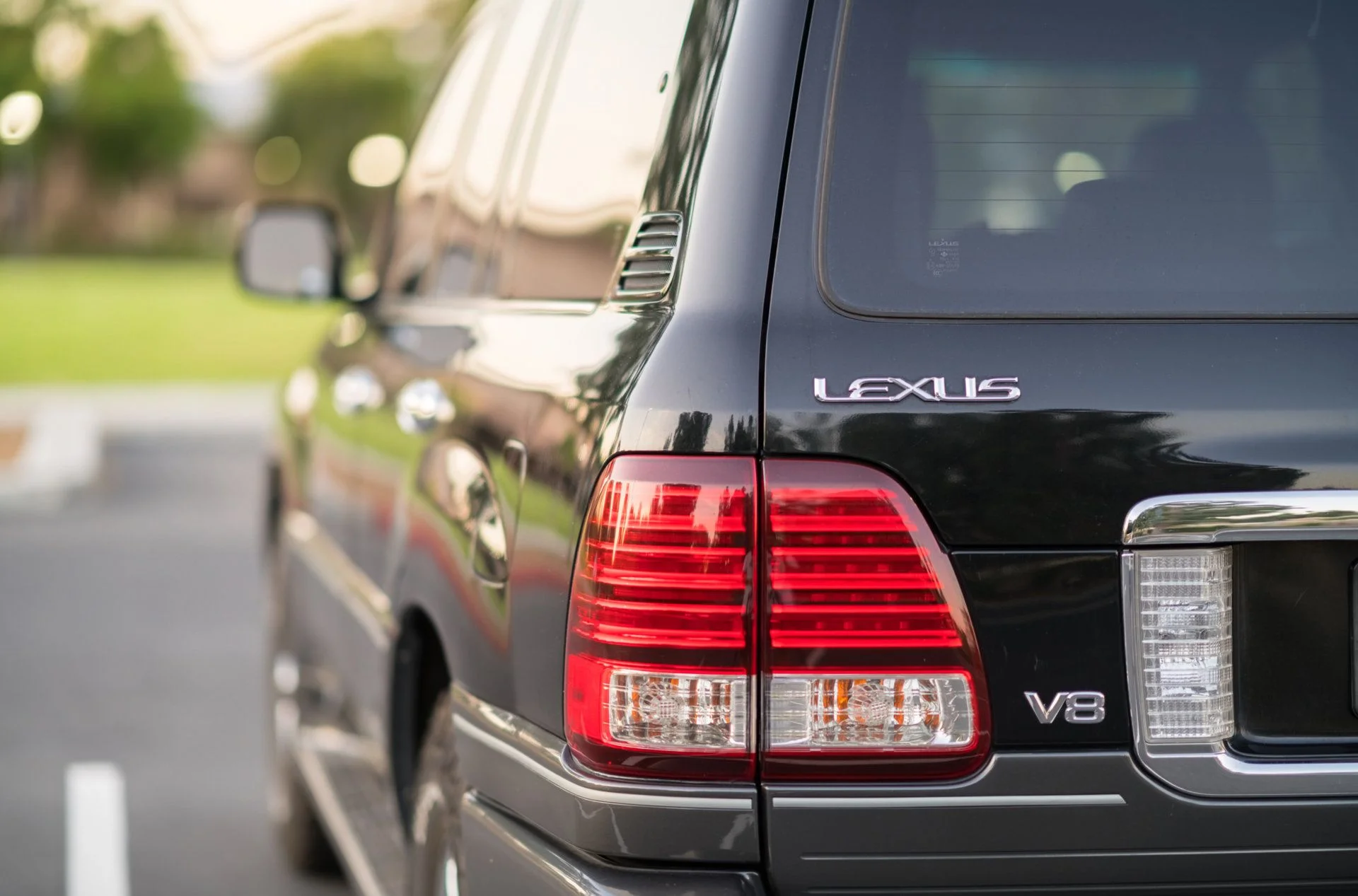 LX470 09.jpg