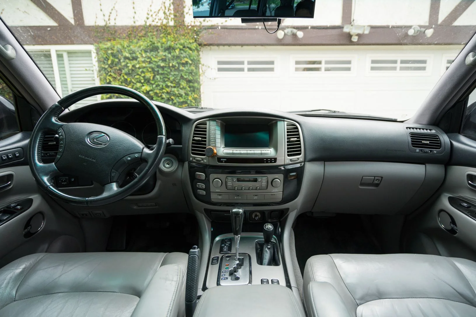 LX470 15.webp