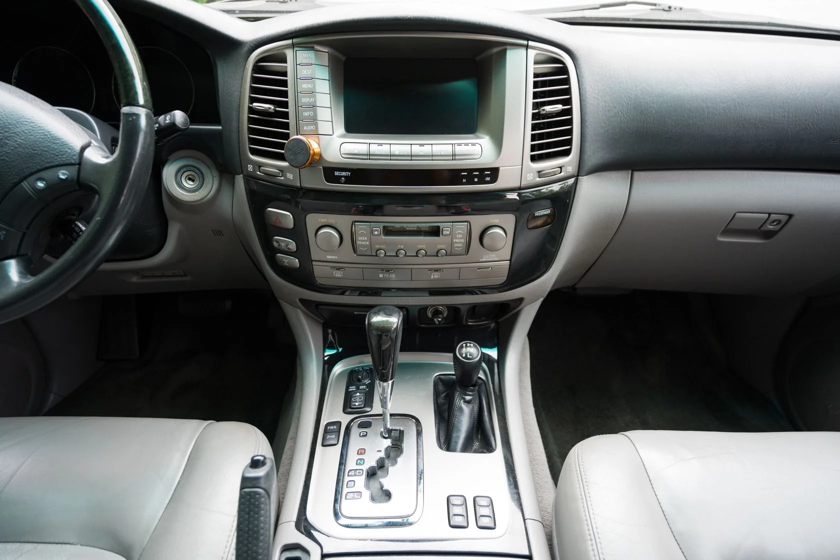 LX470 16.webp