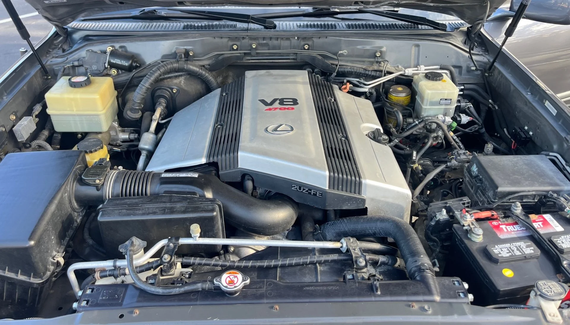 LX470 Engine Bay.webp