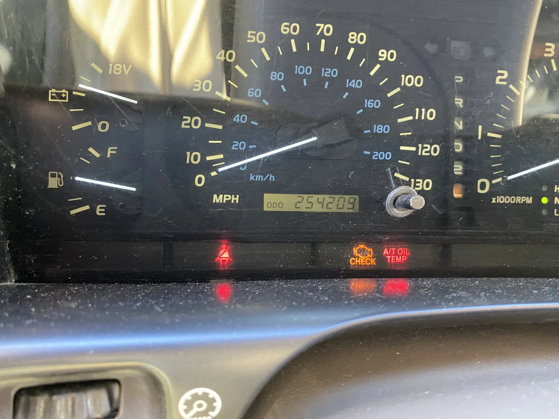 LX470-Int1.webp