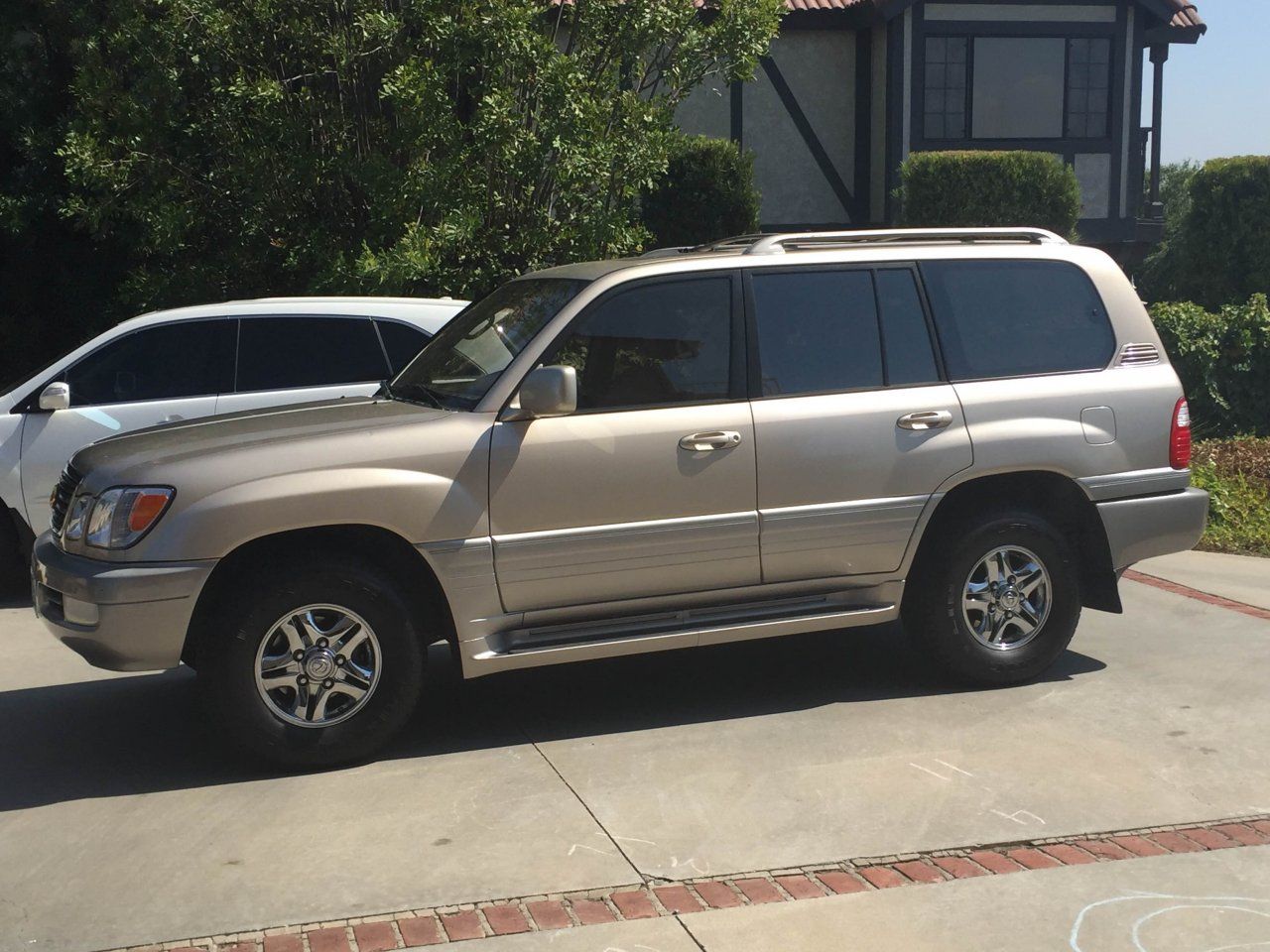 LX470.JPG