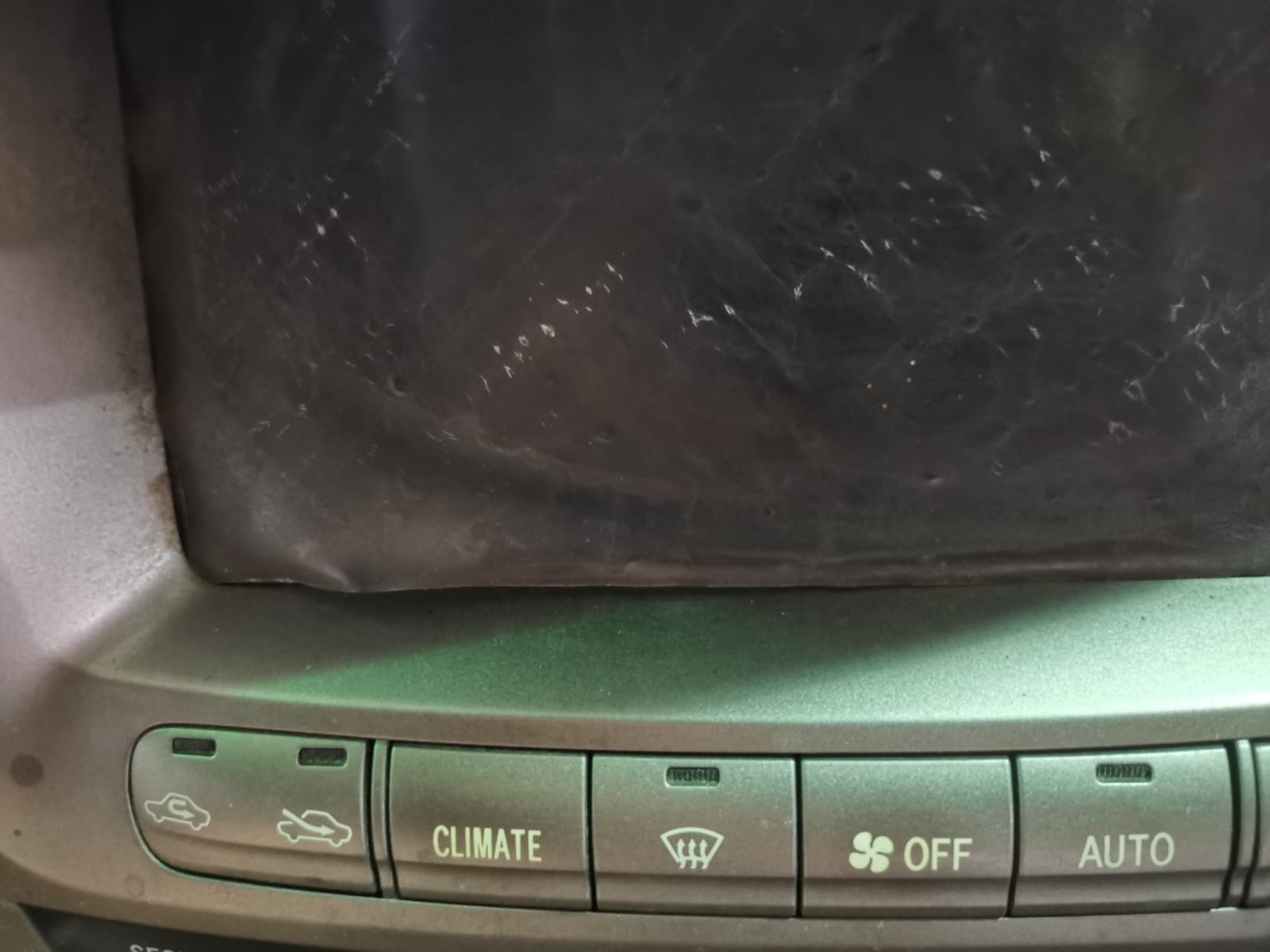 LX470-LCD.jpeg