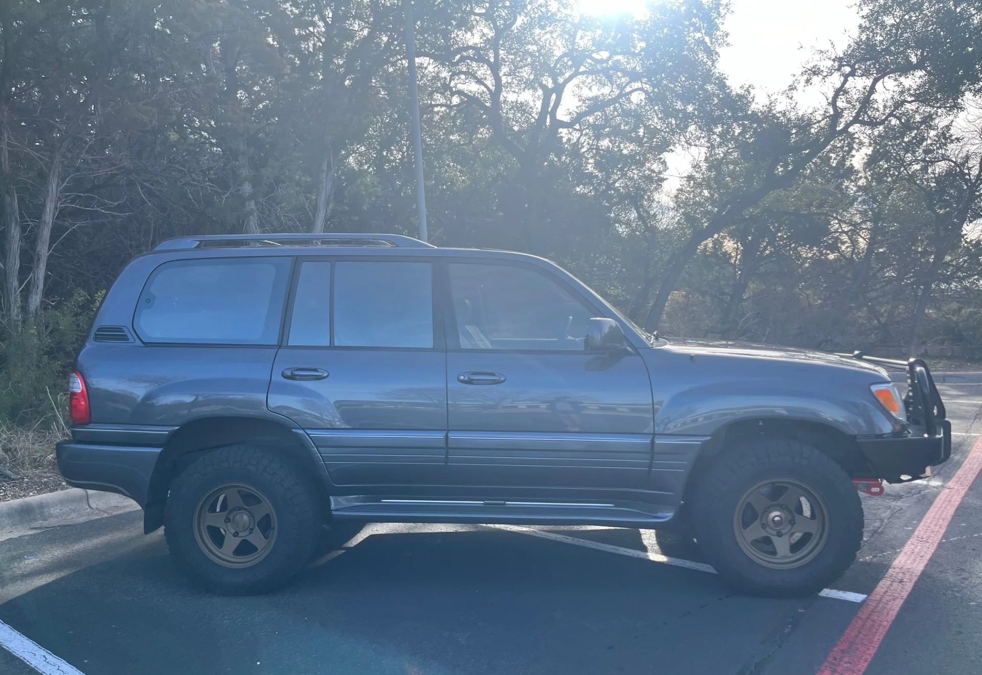 LX470 Passenger Side.jpg