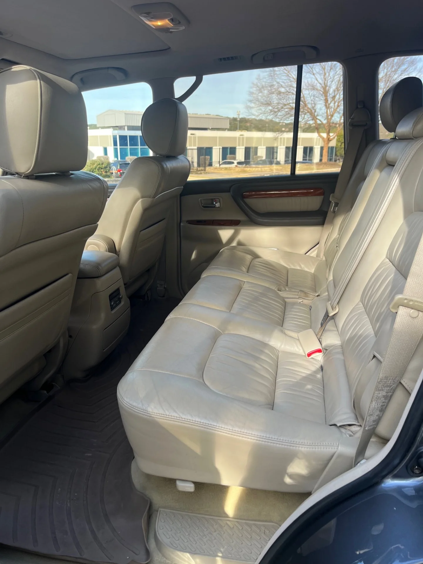 LX470 Rear Seats.webp
