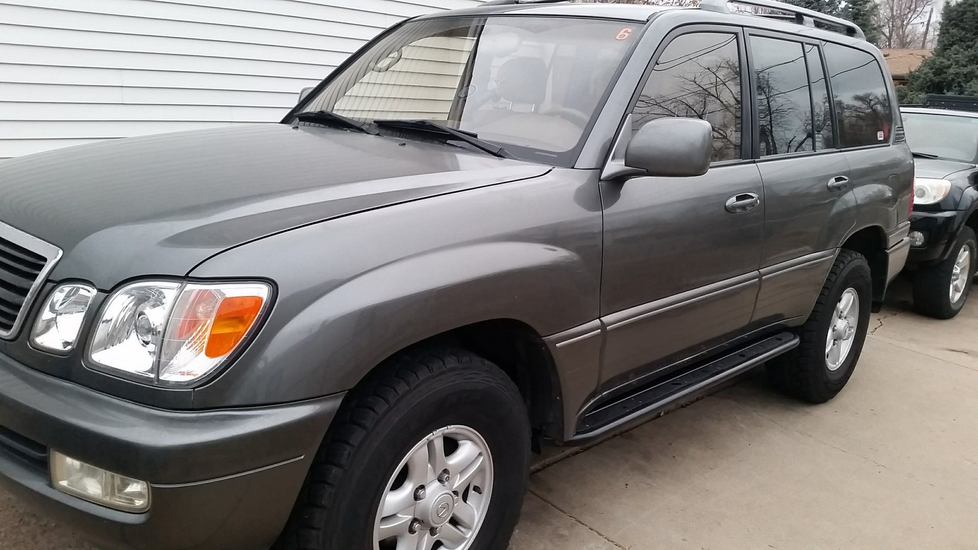 LX470-sliders1.jpg