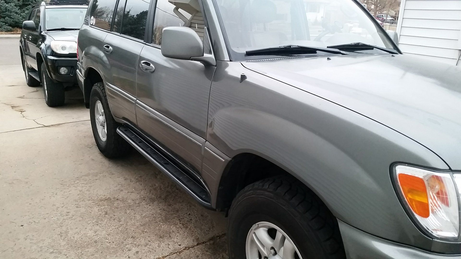 LX470-sliders2.jpg