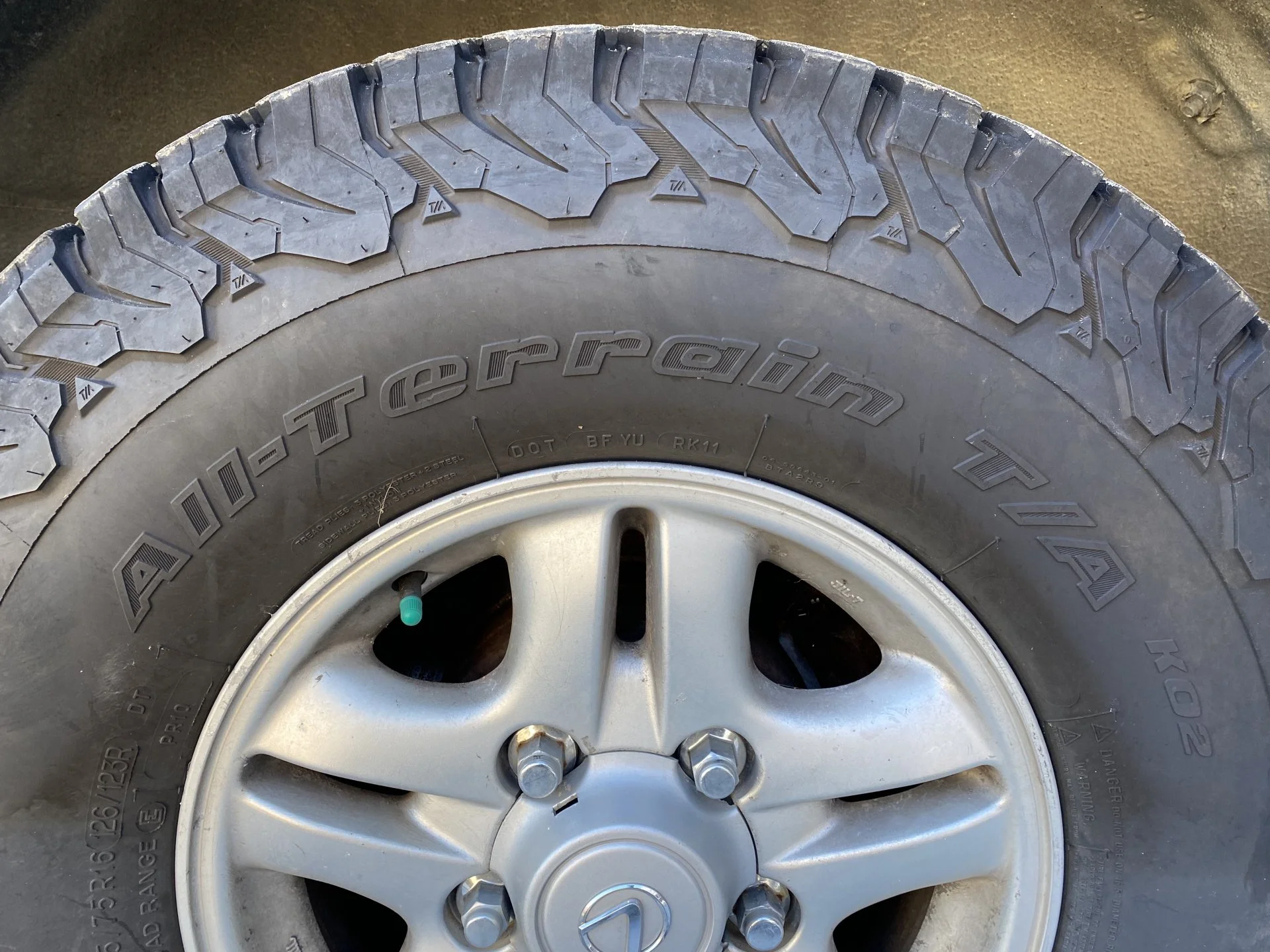 LX470-Tires1.webp