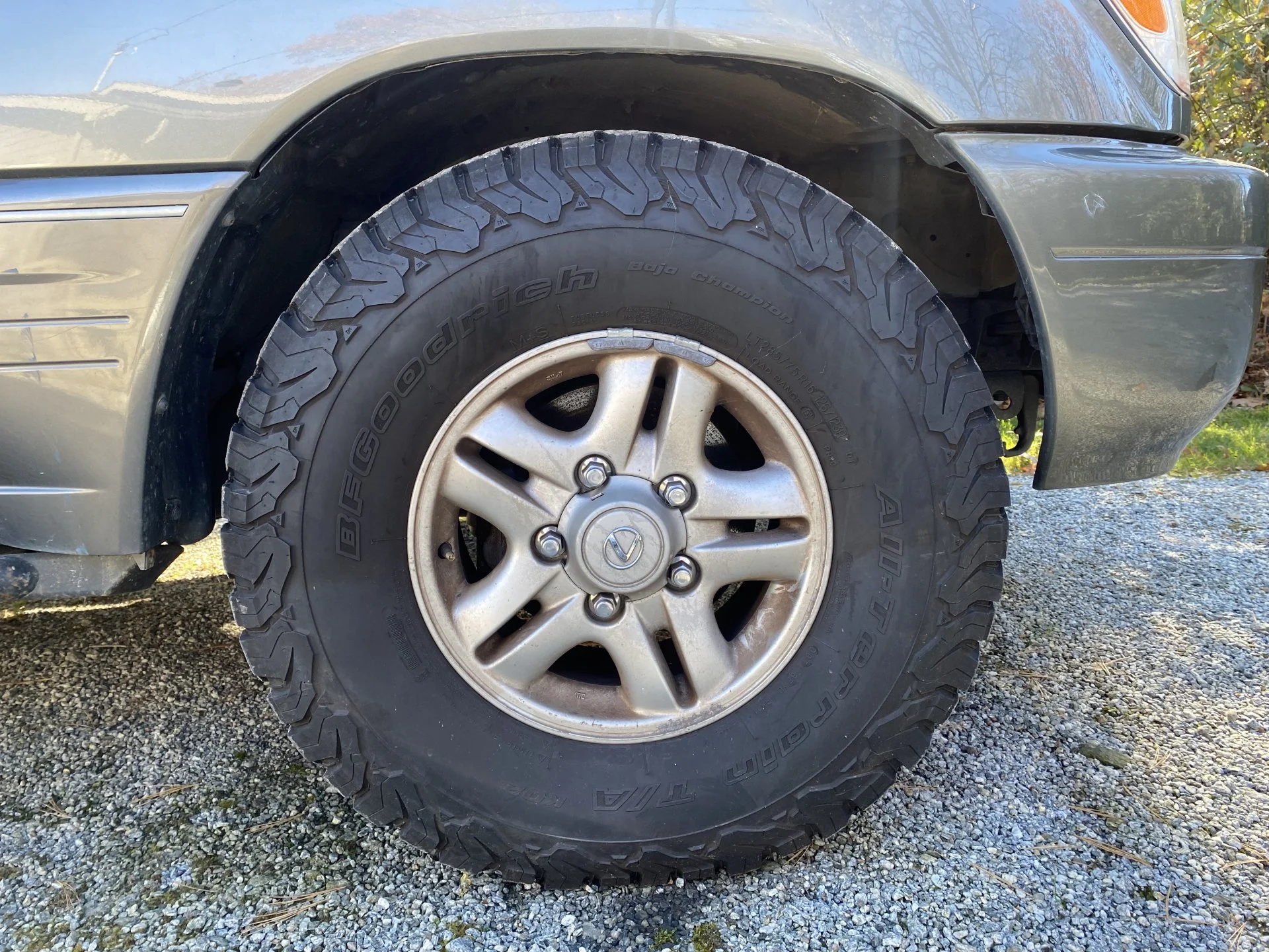 LX470-Tires7.webp