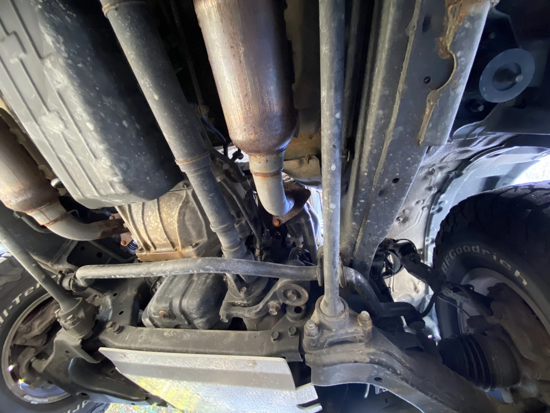 LX470-Undercarriage10.webp