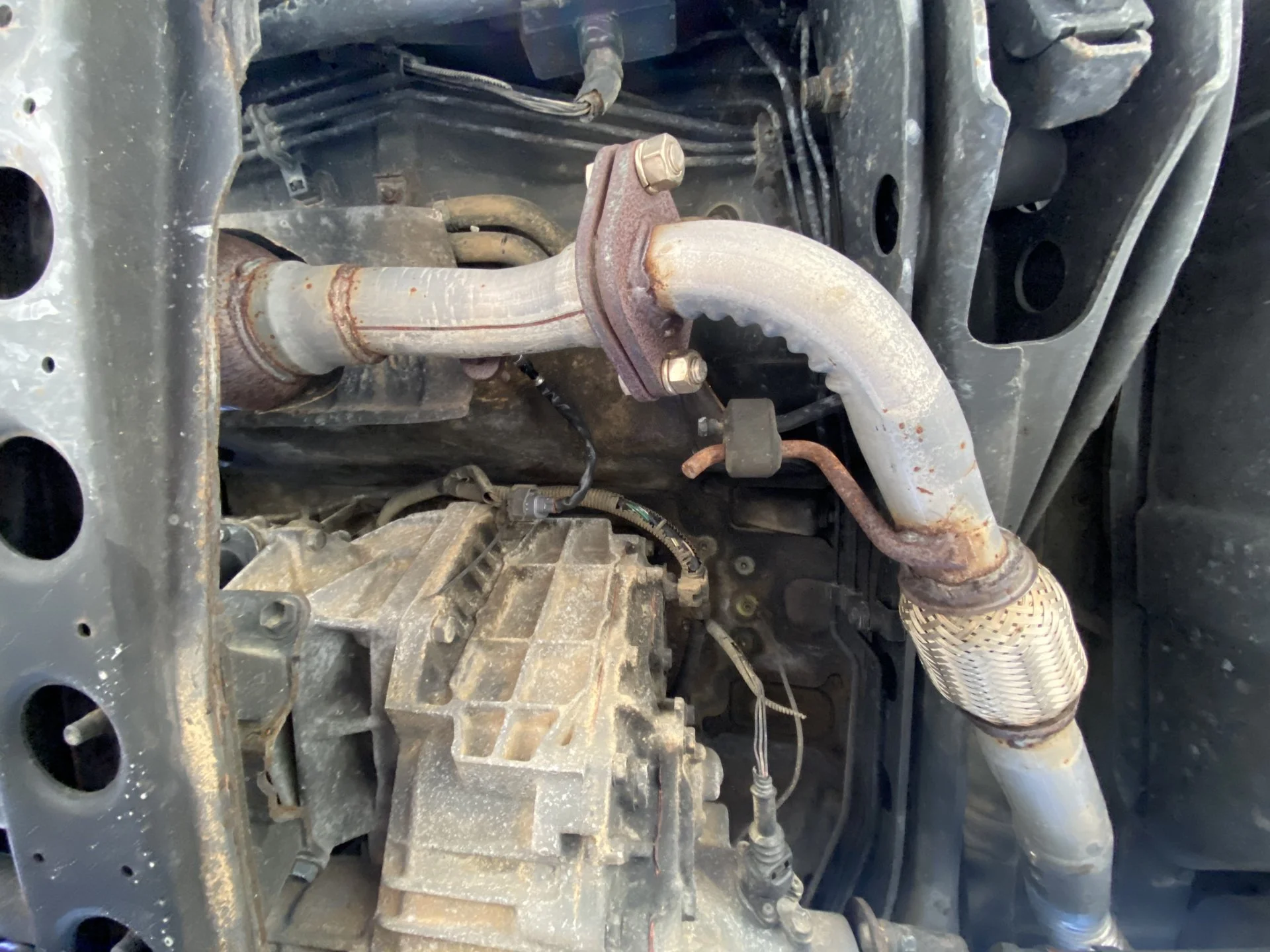 LX470-Undercarriage7.webp