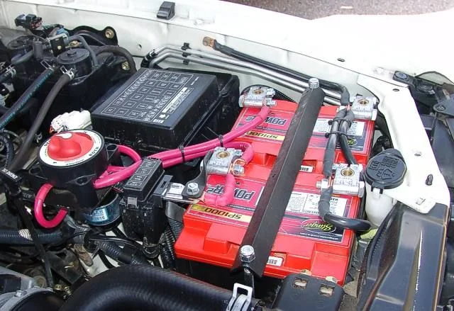 lx470_dual_battery.webp