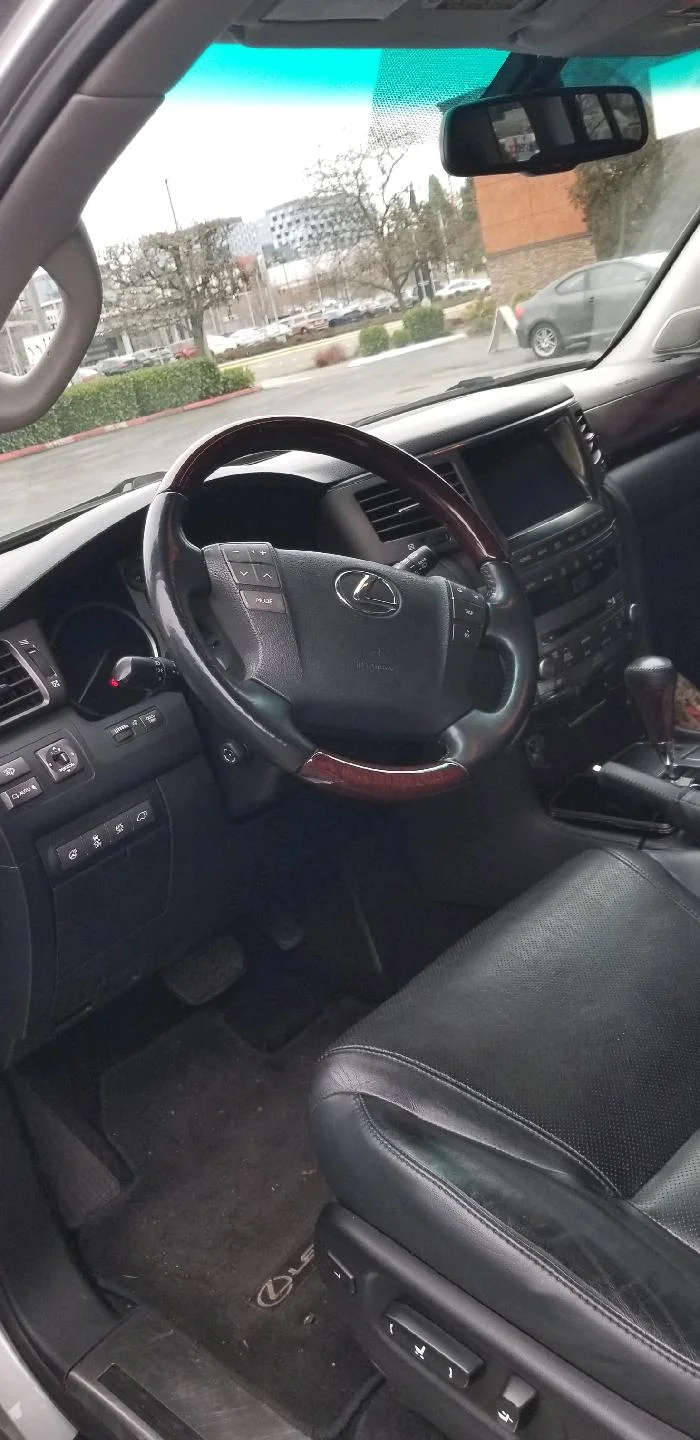 LX570 2.webp