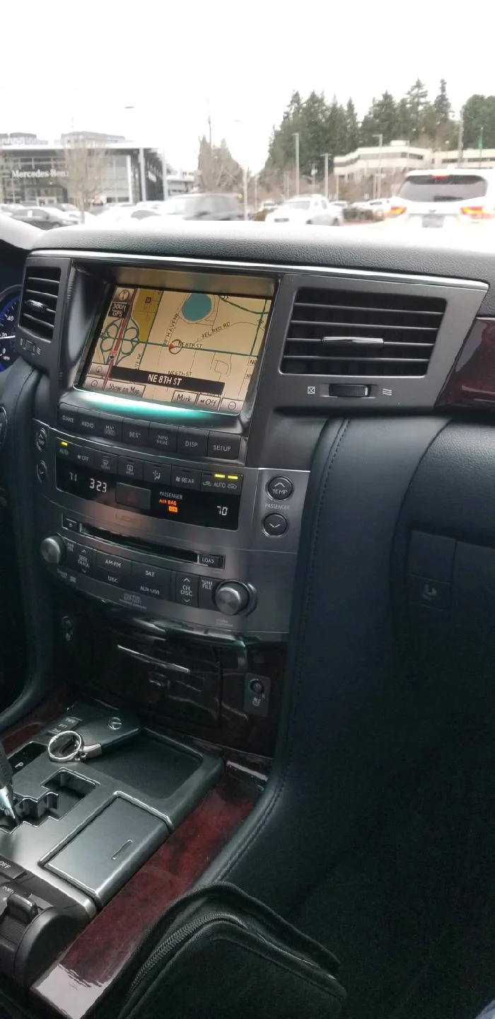 LX570-3.webp