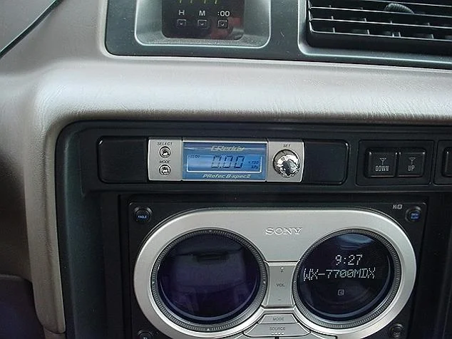 LX_interior_01JDM.webp