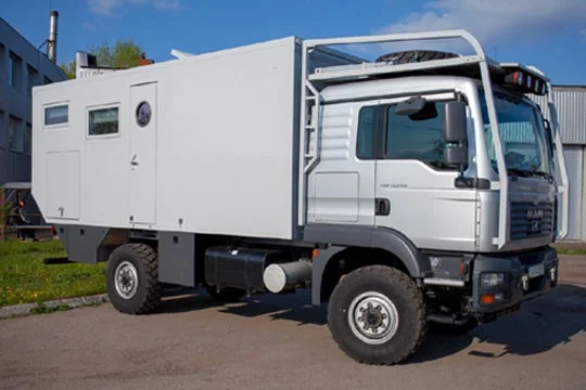 man4x4familyexpeditiontruck33.webp