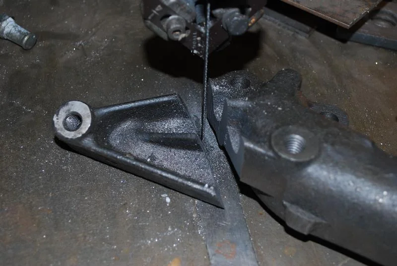 mansaw01.webp