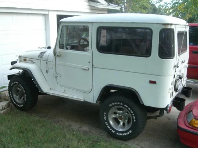 Marvin's 1970 FJ40 3.webp