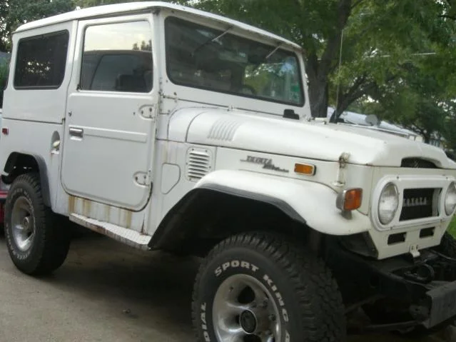 Marvin's 1970 FJ40 5.webp