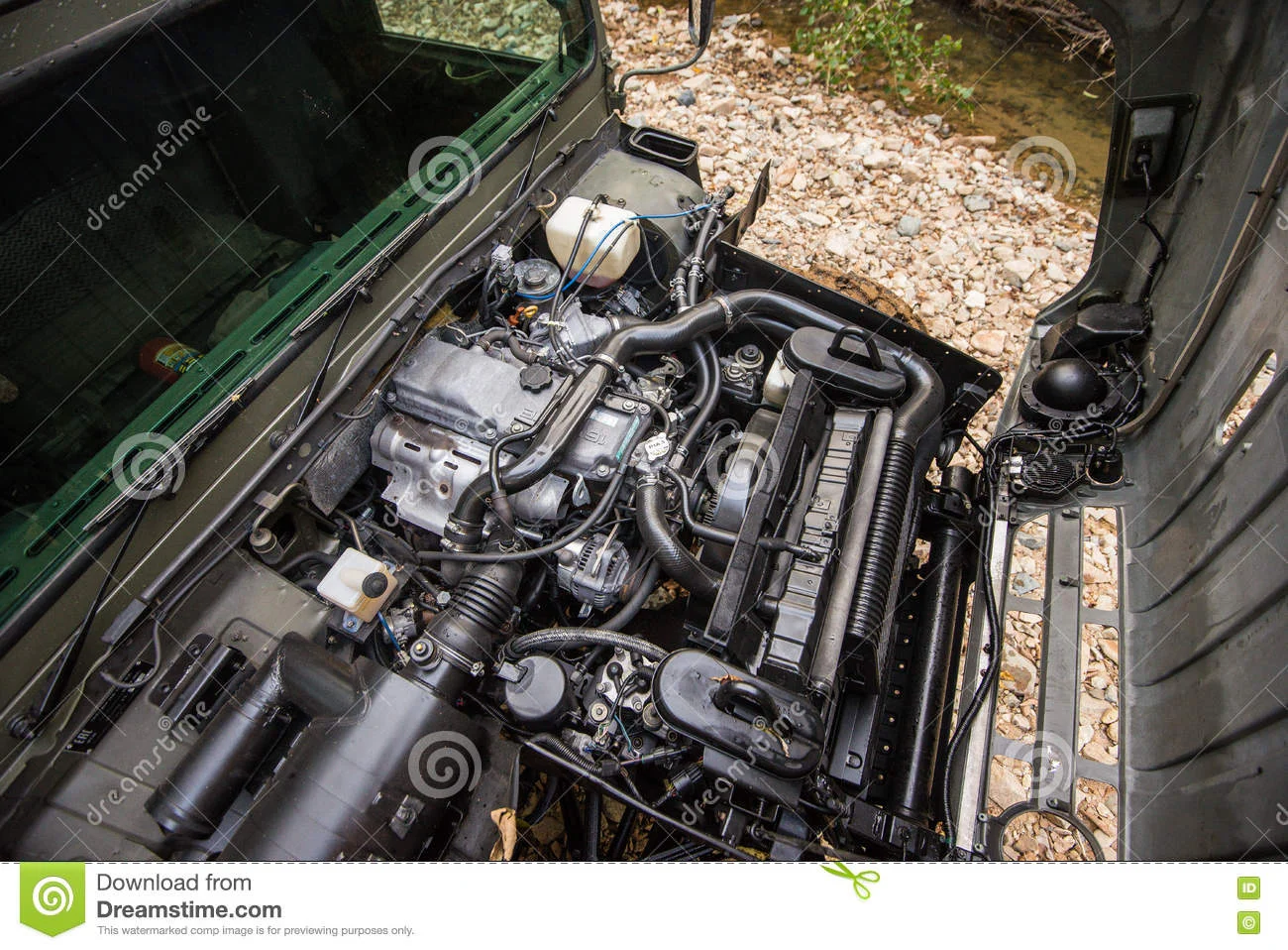megacruiser engine bay 2.webp